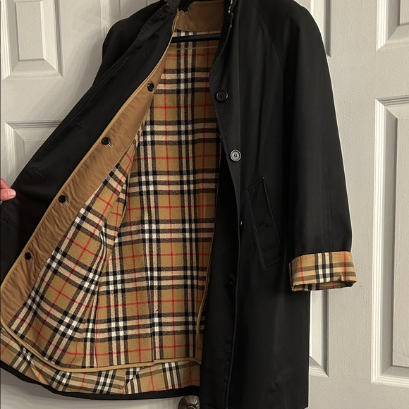 Burberry Black Trench Coat with Plaid Lining - Picture 1 of 6